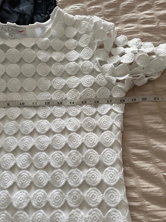 Alexis white crochet shift dress size small - Picture 5 of 6